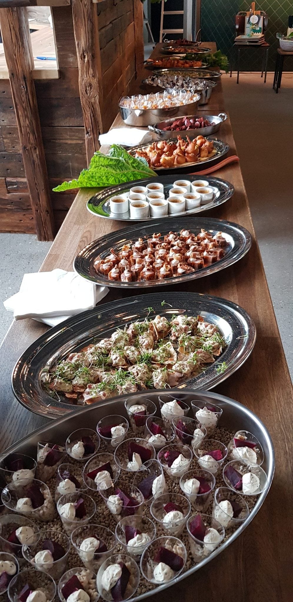 veisluborðið á uppskeruhátíðinni